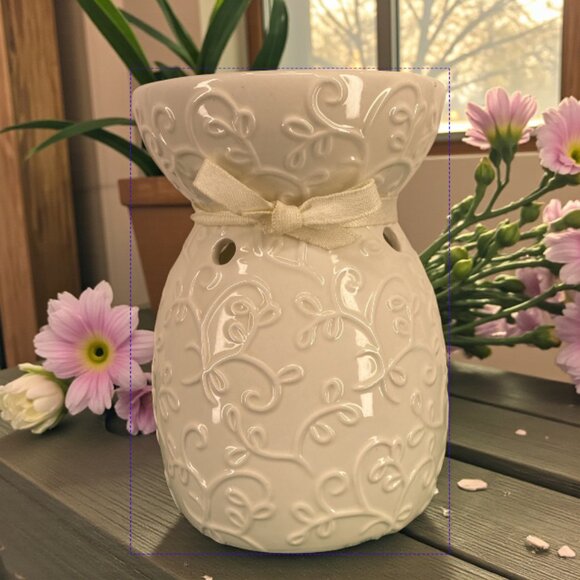 HALLMARK -- Tea Lite Wax Warmer, Wedding Edition, White with White Bow, Vintage - Picture 1 of 5